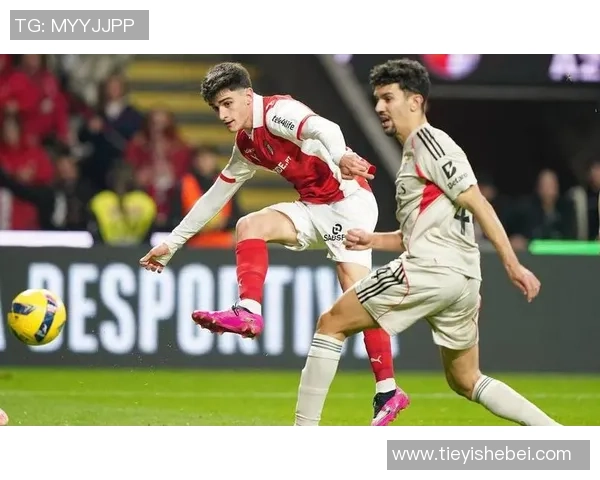 英超精彩对决本菲卡大胜那不勒斯帽子戏法引发争议判罚热议