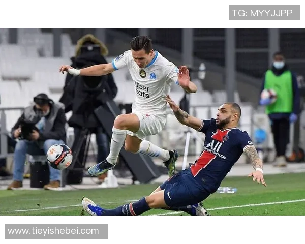 意甲激战巴黎圣日耳曼大胜曼联三球绝杀点燃全场激情