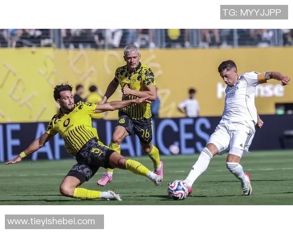 意甲焦点战曼联与皇马激战成平红牌事件引发全场热议与数据分析